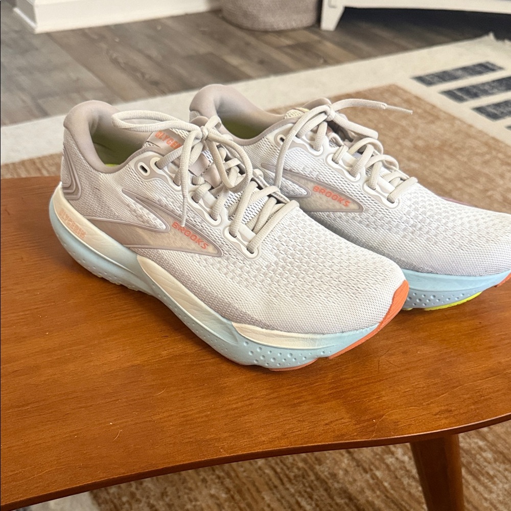 Brooks Glycerine 21 Women's Sneakers - White and Tan with Blue Accents